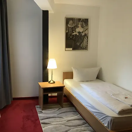 Trip Sachsenhausen ゲストハウス 4*