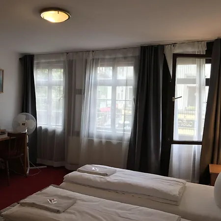 Trip Sachsenhausen ゲストハウス フランクフルト